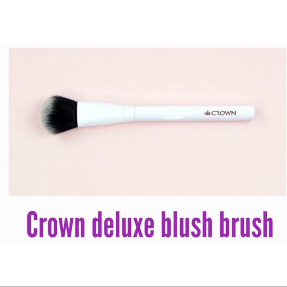 Crown WH035 Pro Blush Brush